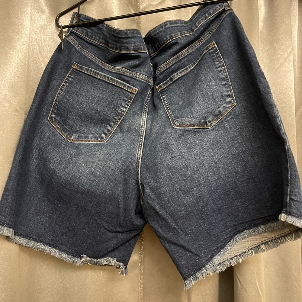 a.n.a plus size women distressed Jean shorts. - Picture 5 of 5